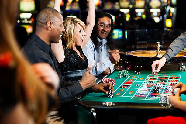 Boom City interface on Android phone showing multiplier and cash-out button